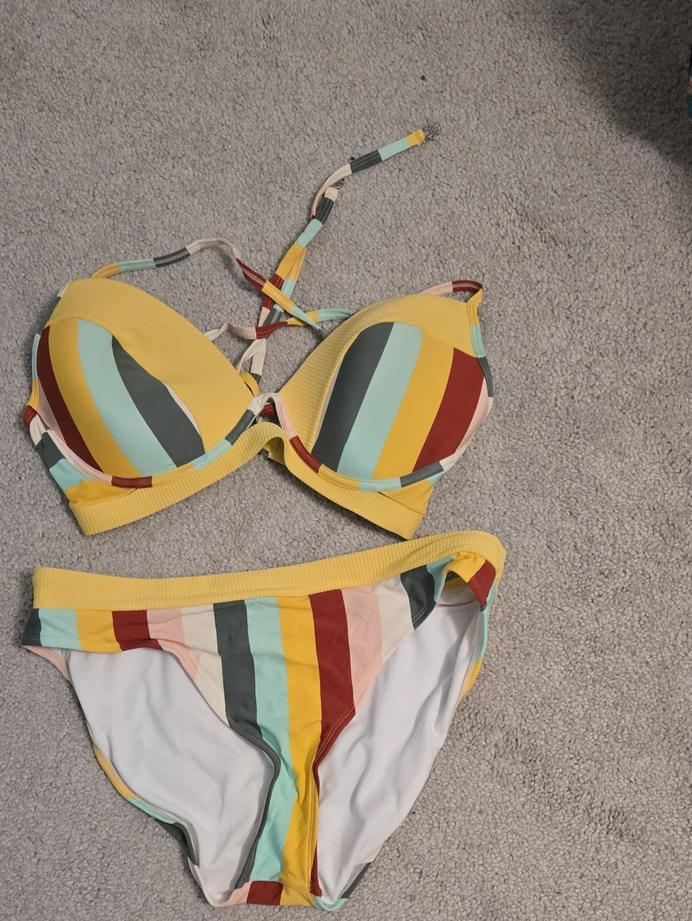 Cute Bikini - Picture 1 of 3